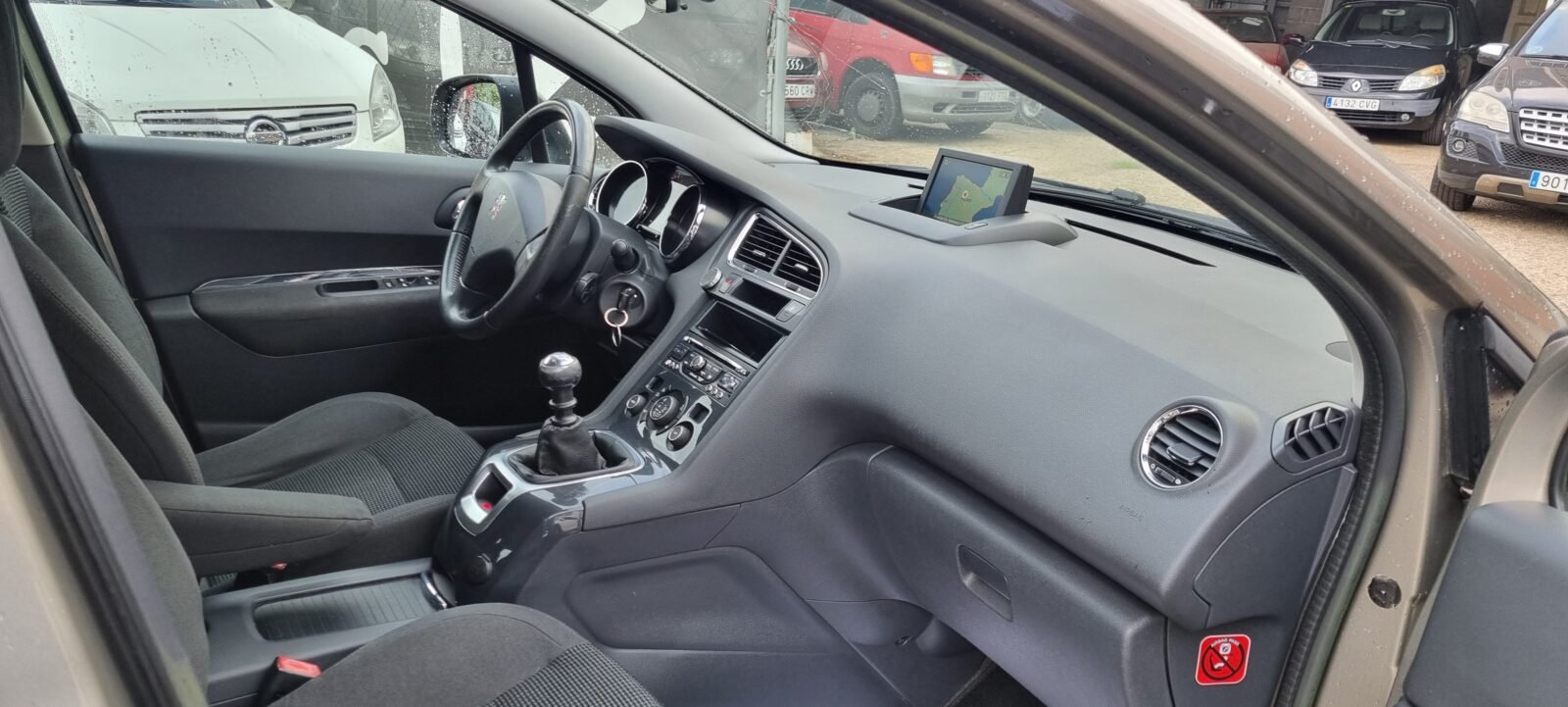 PEUGEOT 5008 1.6 hdi 7 plazas