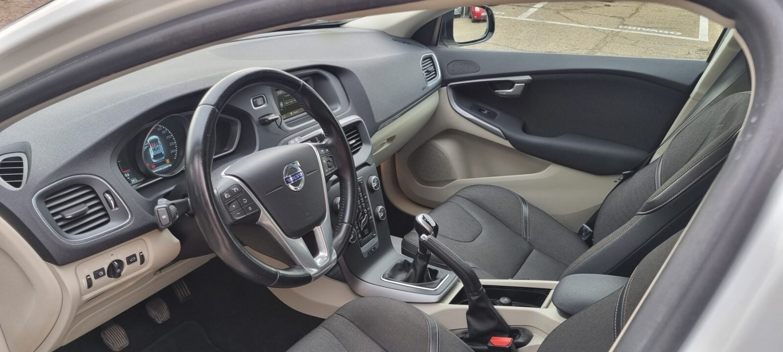 VOLVO V40 D2 Cross Country